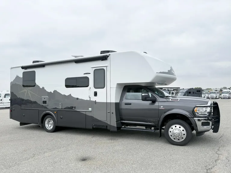 2024 Dynamax Isata 28SS