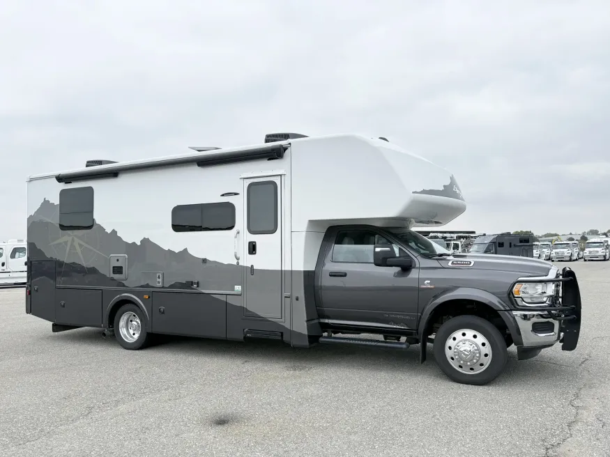 2024 Dynamax Isata 28SS | Photo 1 of 24