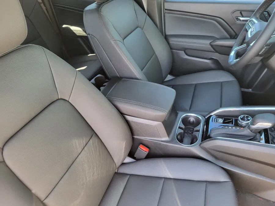 2026 GMC Canyon 4WD Elevation | Photo 12 of 26