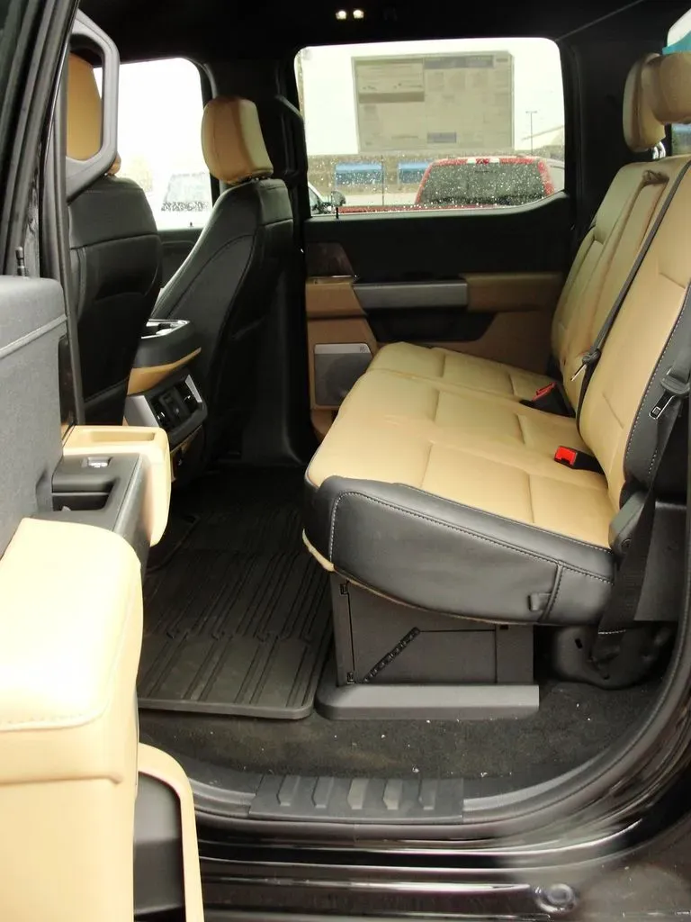 2026 Ford Super Duty F-350 | Photo 18 of 28