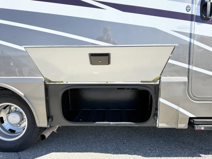 2021 Winnebago Navion 24D | Photo 21 of 24