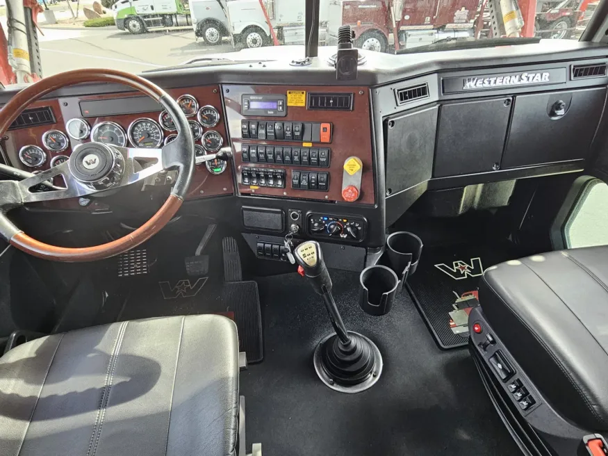 2019 Western Star 4900 | Photo 27 of 31