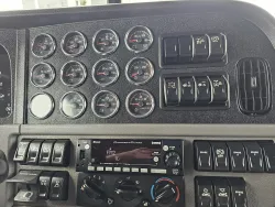 2022 Peterbilt 389 | Thumbnail Photo 15 of 22