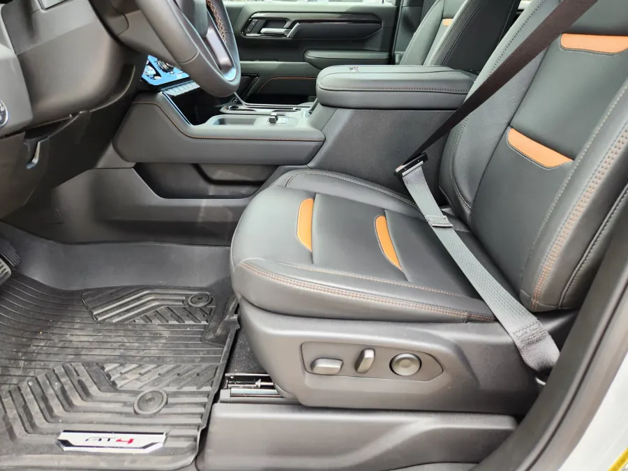 2025 GMC Sierra 2500HD AT4 | Photo 8 of 30