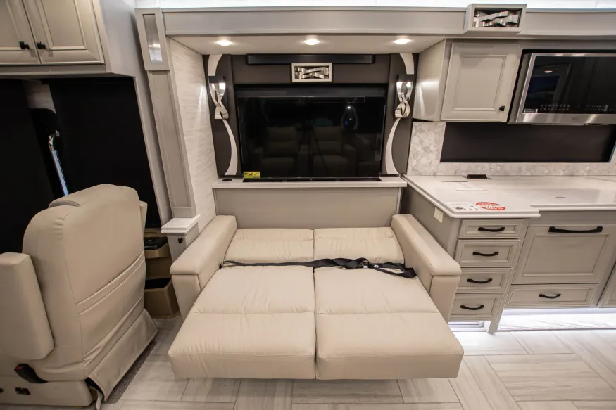 2026 Tiffin Phaeton 37BH | Photo 15 of 25