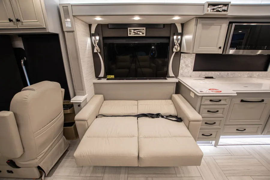 2026 Tiffin Phaeton 37BH | Photo 15 of 25