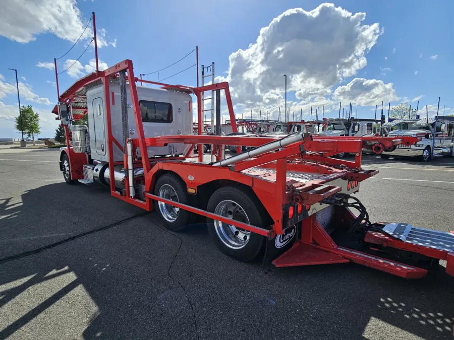 2020 Peterbilt 389 | Photo 15 of 30