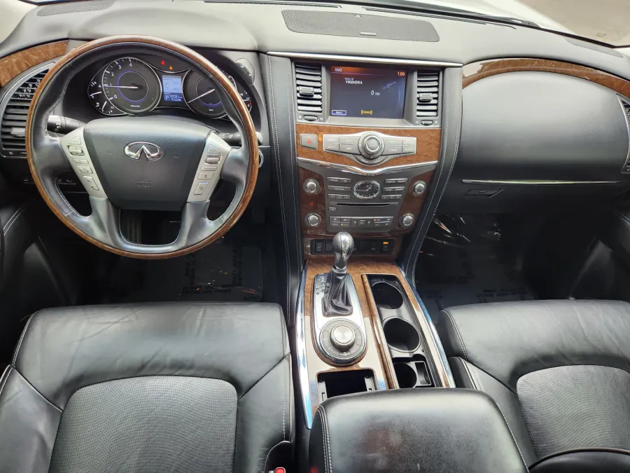 2017 Infiniti QX80 | Photo 12 of 33