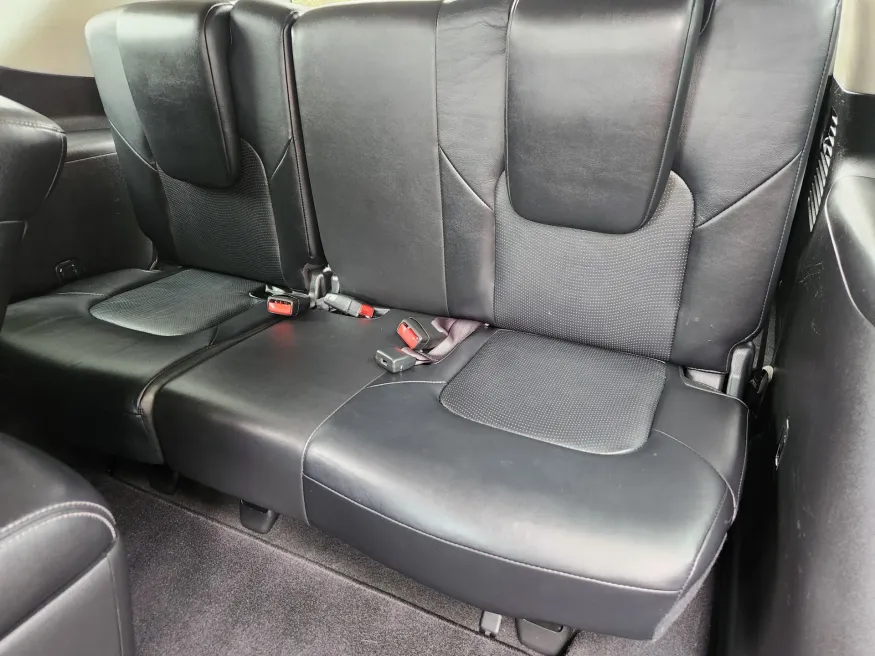 2017 Infiniti QX80 | Photo 11 of 33