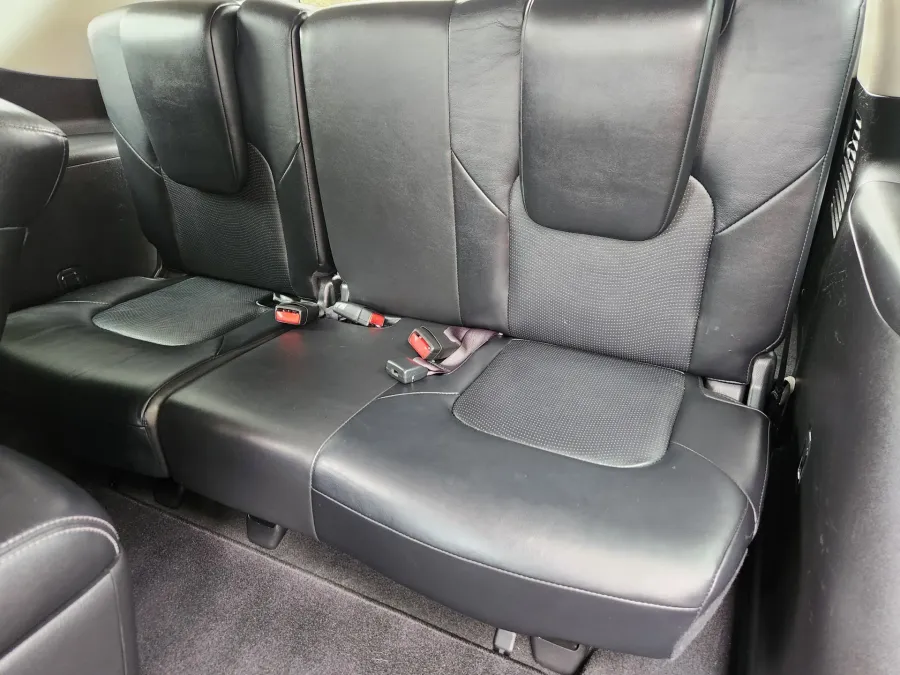 2017 Infiniti QX80 | Photo 11 of 33