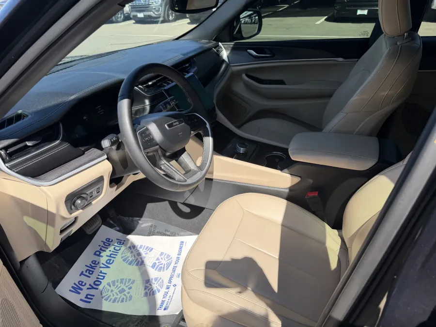 2024 Jeep Grand Cherokee Limited | Photo 12 of 16