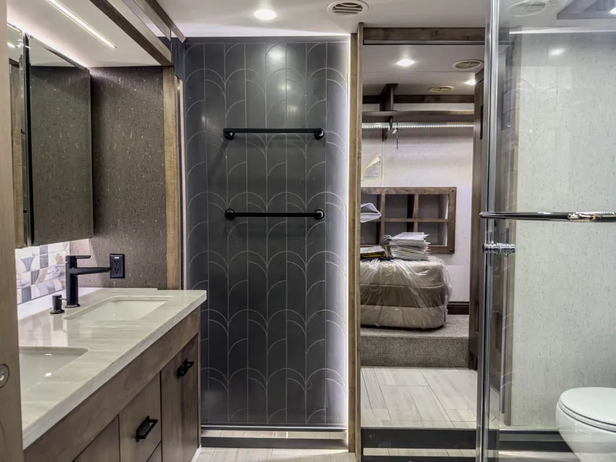 2026 Tiffin Zephyr 45PZ | Photo 40 of 39