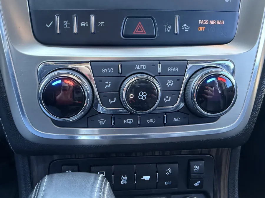 2016 GMC Acadia Denali | Photo 17 of 21