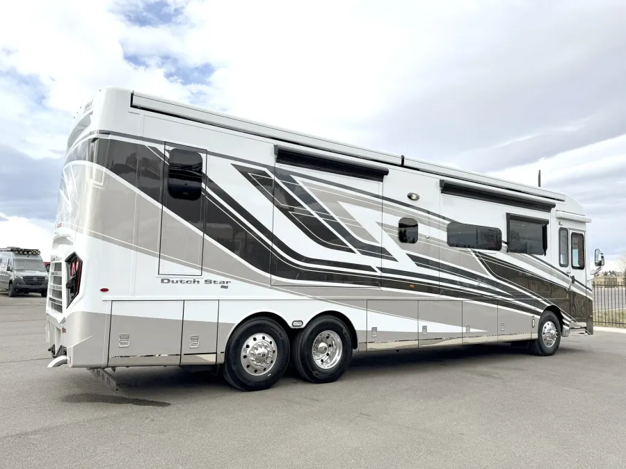 2026 Newmar Dutch Star 4081 | Photo 20 of 30