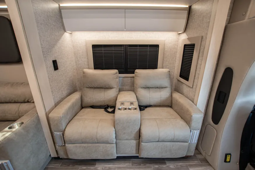 2026 Tiffin Wayfarer 25XRW | Photo 11 of 24