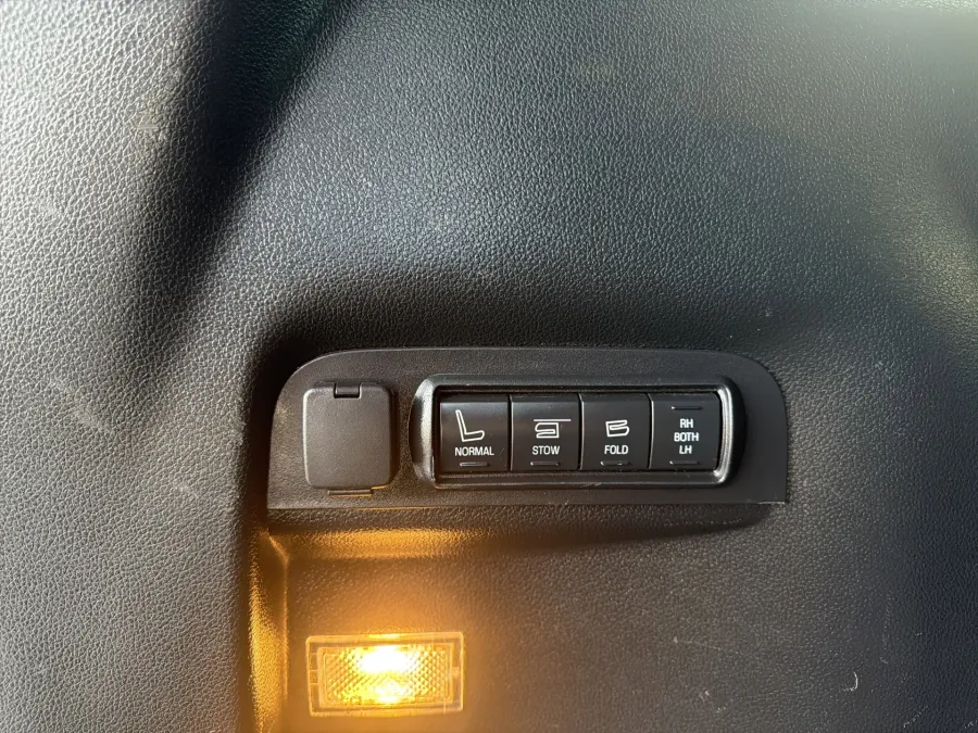 2016 Ford Explorer Limited | Photo 9 of 24