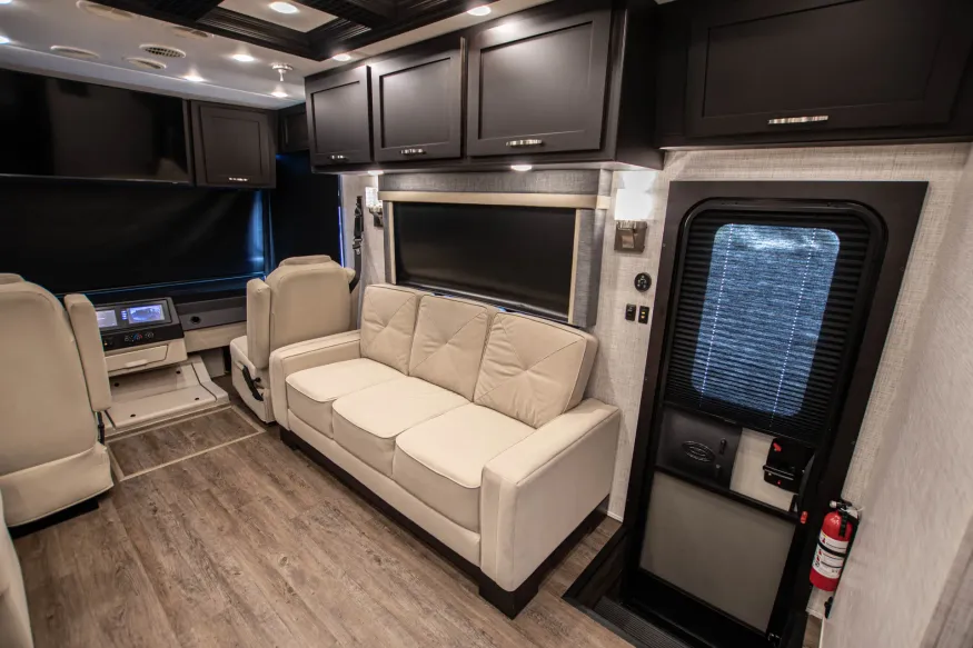 2026 Newmar Canyon Star 3947 | Photo 16 of 27