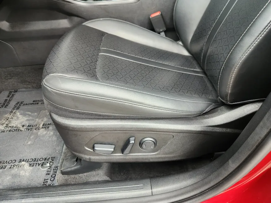 2023 Kia Sorento S | Photo 9 of 28