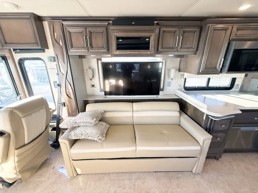 2019 Newmar Ventana 4037 | Photo 9 of 31