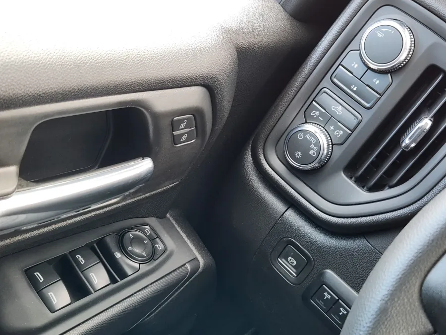 2026 GMC Sierra 2500HD Pro | Photo 13 of 20