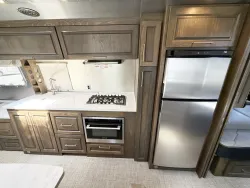 2024 Airstream Classic 33FB Twin | Thumbnail Photo 10 of 23