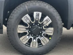 2026 GMC Sierra 2500HD Denali | Thumbnail Photo 9 of 25