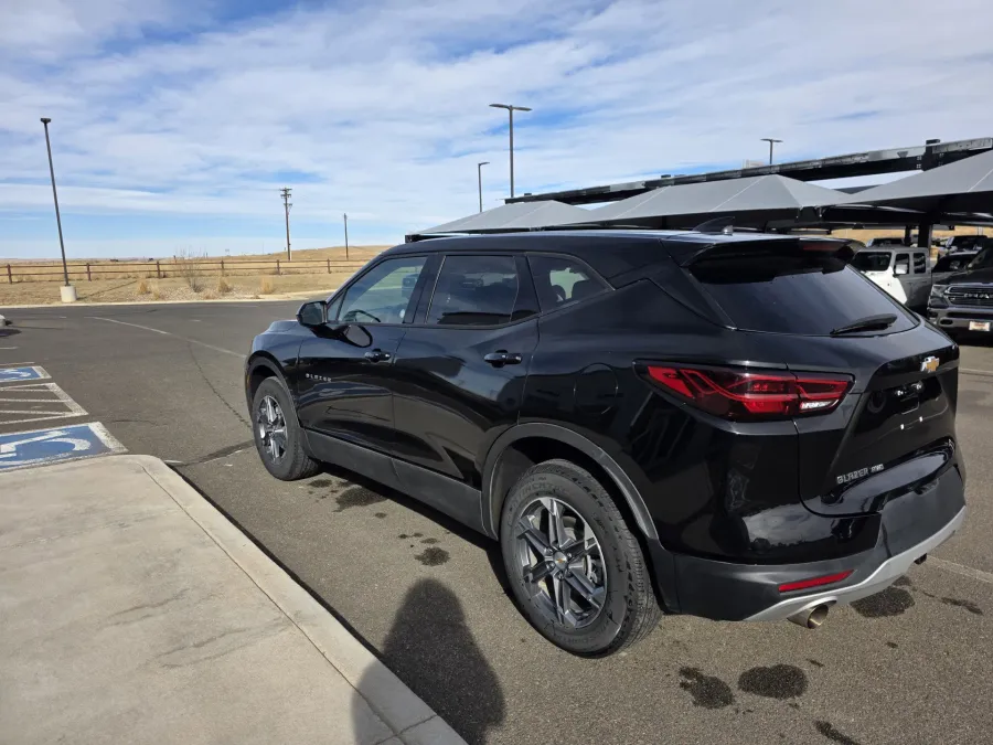 2025 Chevrolet Blazer LT | Photo 4 of 11