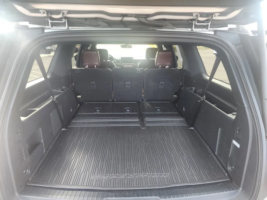 2022 Ford Expedition Max Limited | Photo 14 of 29