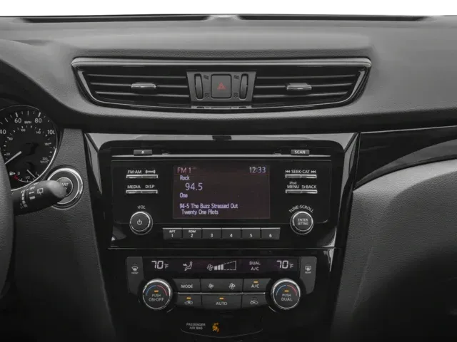 2018 Nissan Rogue Sport | Photo 6 of 13