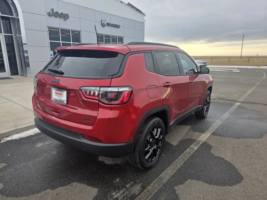 2026 Jeep Compass Latitude Altitude | Photo 7 of 24