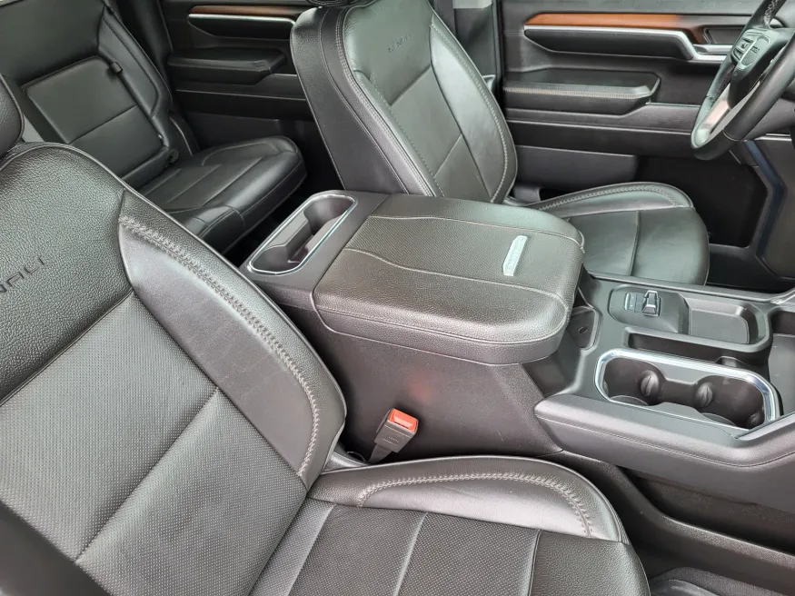 2024 GMC Sierra 2500HD Denali | Photo 12 of 25