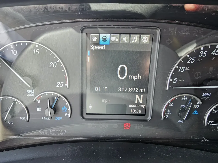 2024 Freightliner Cascadia 126 | Photo 12 of 23