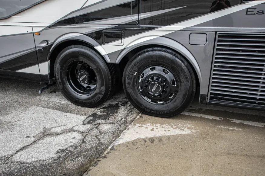 2026 Newmar Essex 4569 | Photo 7 of 34