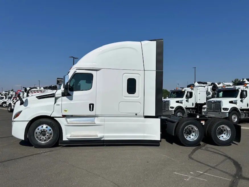 2026 Freightliner Cascadia 126 | Photo 7 of 20