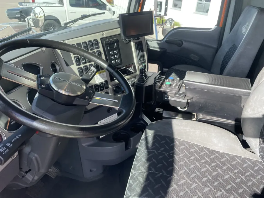 2017 Mack GU432 | Photo 9 of 15