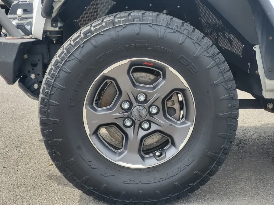 2020 Jeep Gladiator Rubicon | Photo 9 of 26