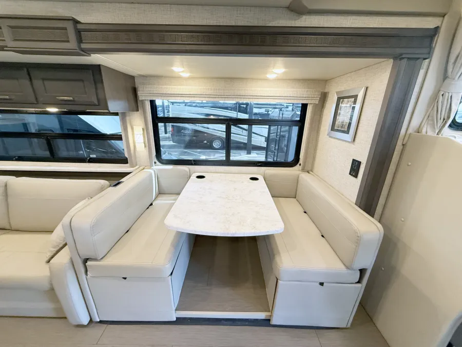 2023 Thor Inception 38MX | Photo 12 of 45