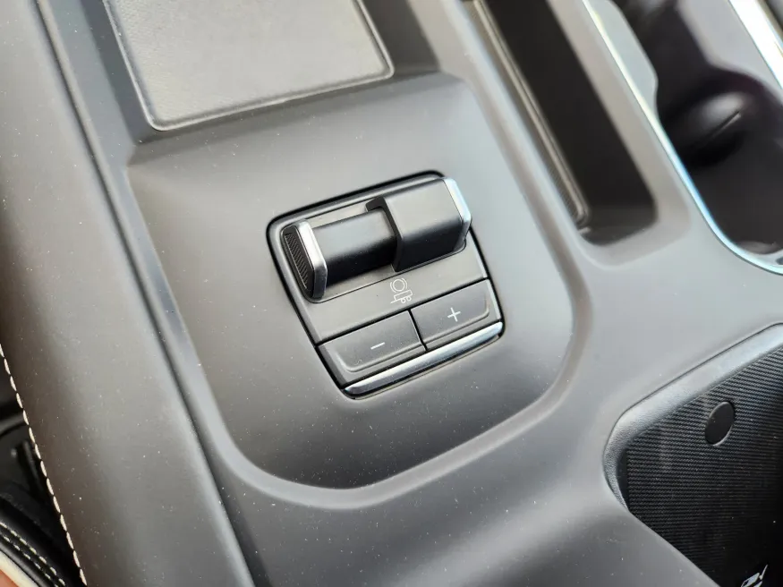 2025 GMC Sierra 2500HD Denali Ultimate | Photo 27 of 31