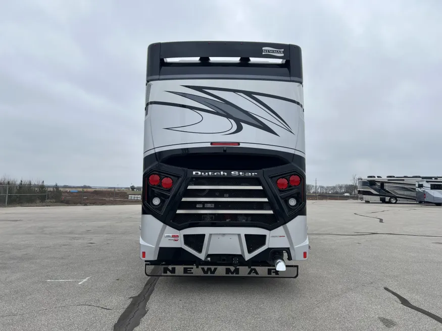 2026 Newmar Dutch Star 4081 | Photo 4 of 42