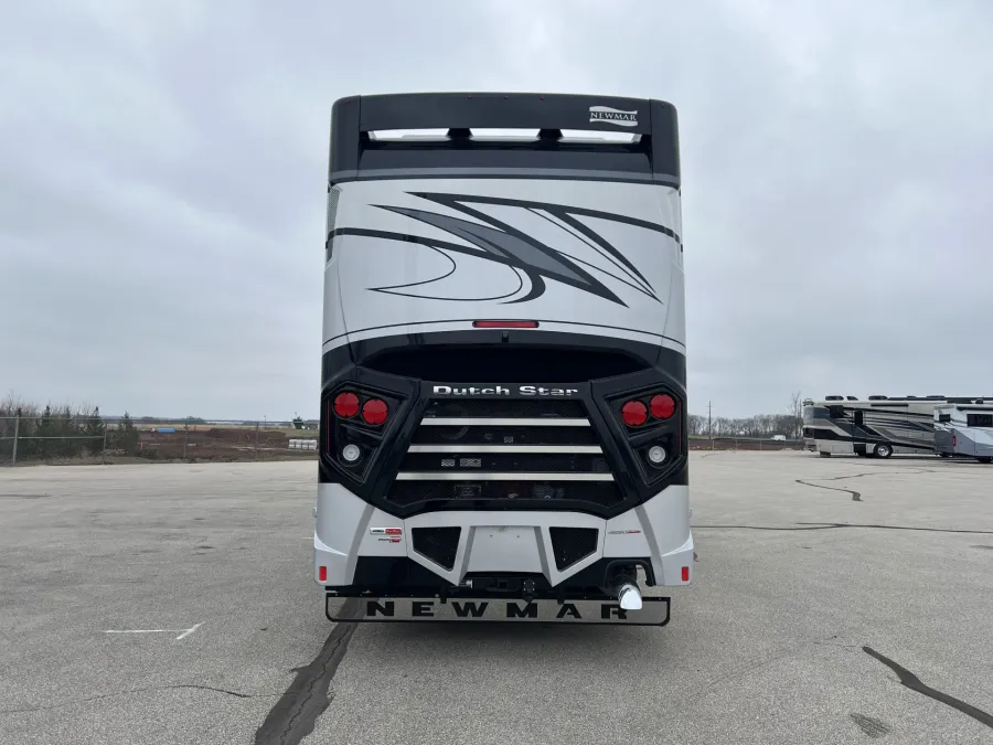 2026 Newmar Dutch Star 4081 | Photo 4 of 42