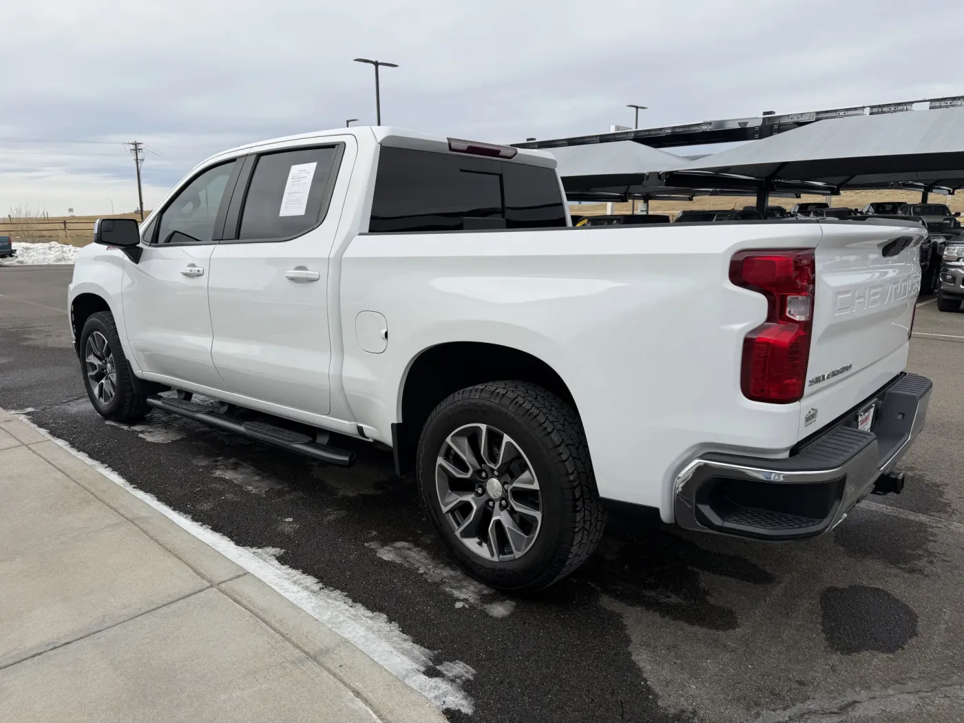 2021 Chevrolet Silverado 1500 LT | Photo 4 of 14