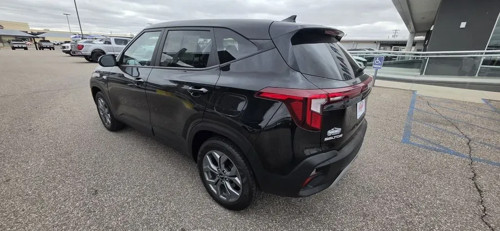 2026 Kia Seltos | Photo 5 of 27
