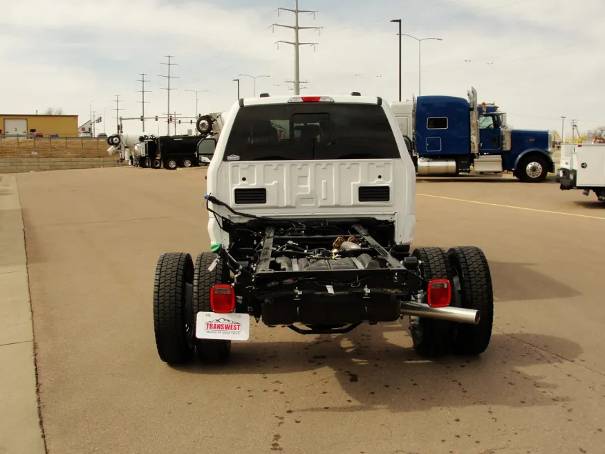 2026 Ford Super Duty F-550 | Photo 8 of 26