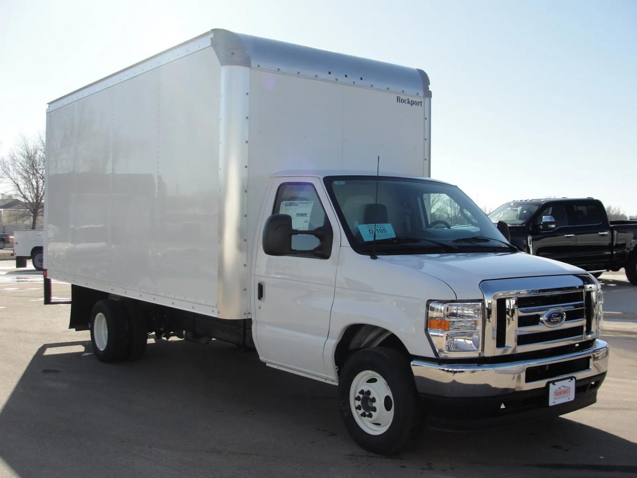 2024 Ford E350 | Photo 7 of 13