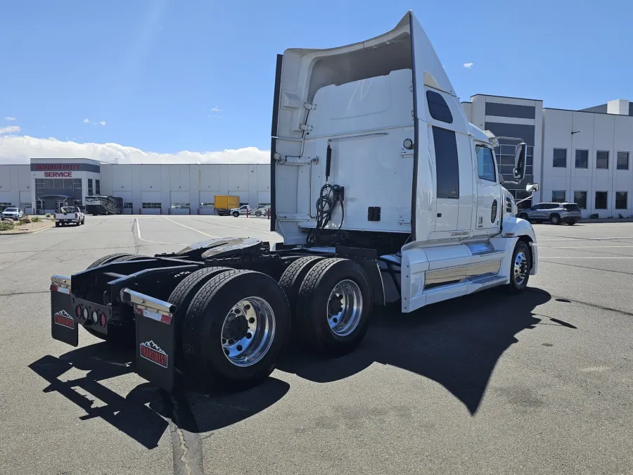 2022 Western Star 5700XE | Photo 8 of 23