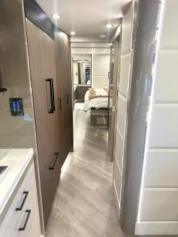 2023 Emerald Luxury Coaches Prevost H3-45 Triple Slide | Thumbnail Photo 17 of 41