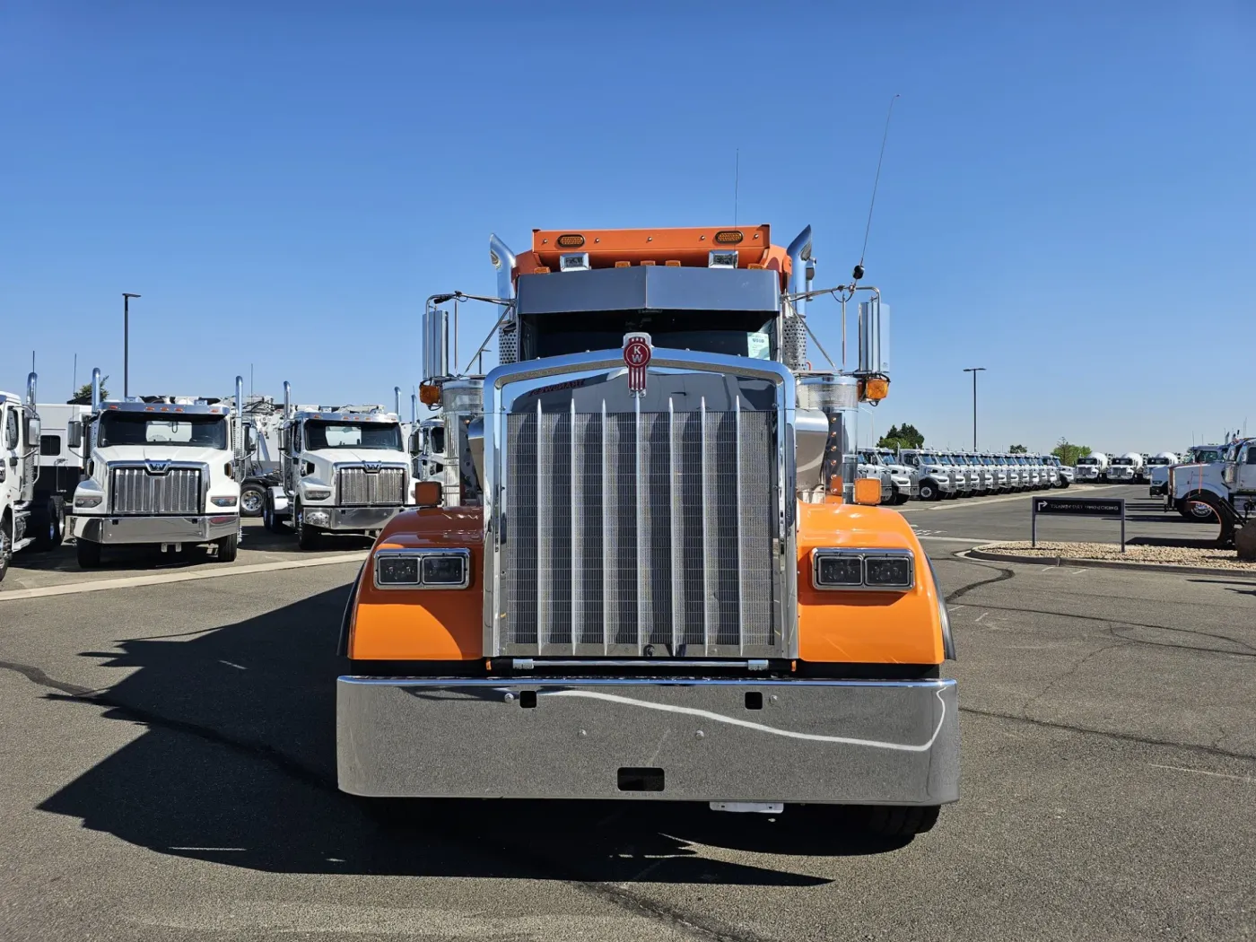 2025 Kenworth W900 | Photo 2 of 21