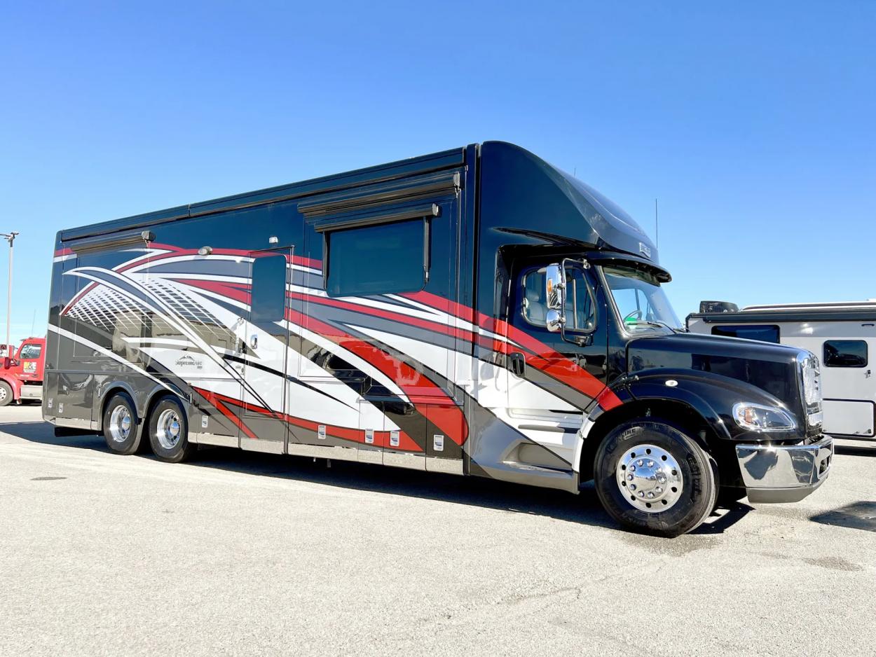 2022 Newmar Supreme Aire 4061 | Photo 1 of 34