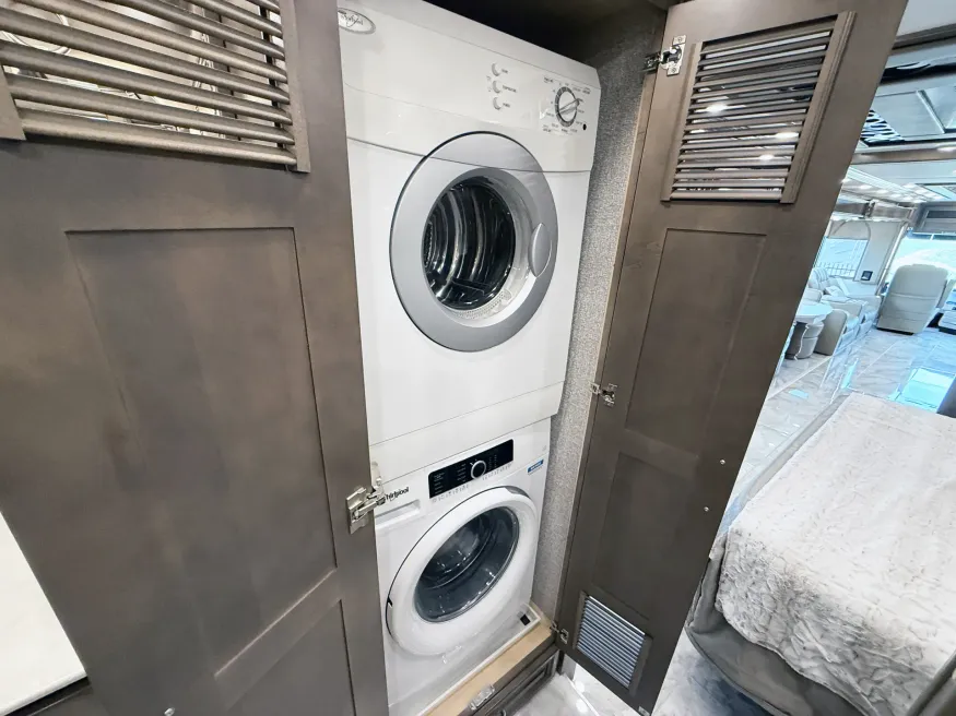 2023 Newmar Essex 4551 | Photo 21 of 34