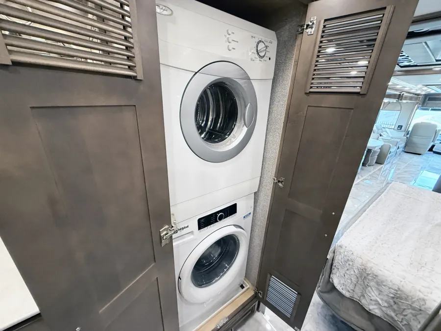 2023 Newmar Essex 4551 | Photo 21 of 34